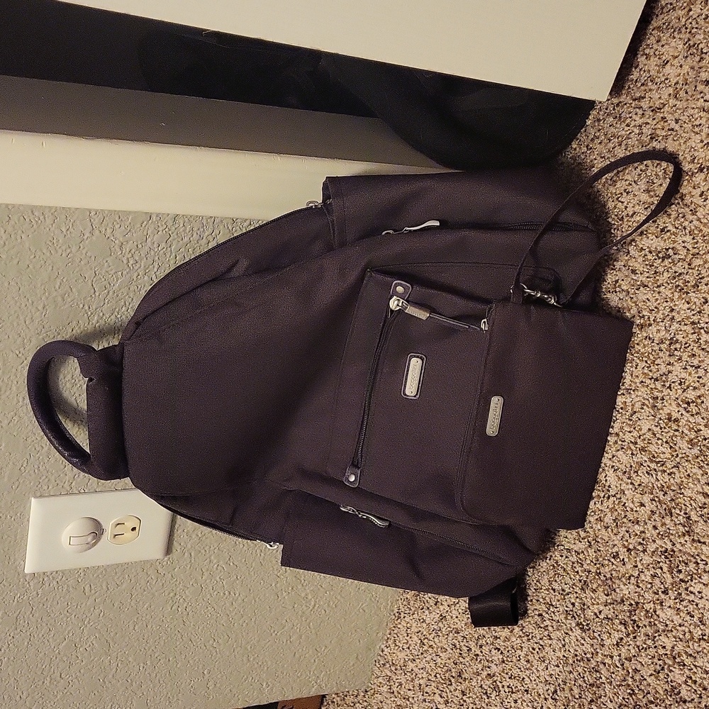 NWOT Baggallini Backpack and Wristlet